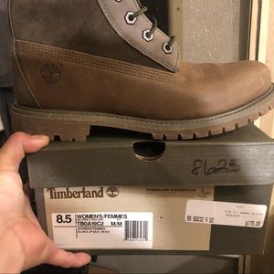 Women's size 8.5 olive green timberlands in box